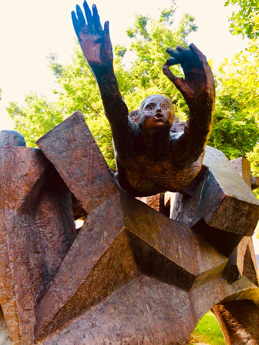 joel schreck american artist  2020 - budapest statue